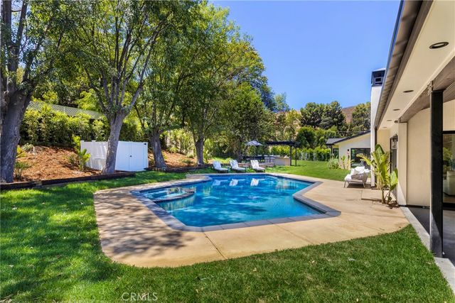 5200 Armida Drive, Woodland Hills, CA 91364