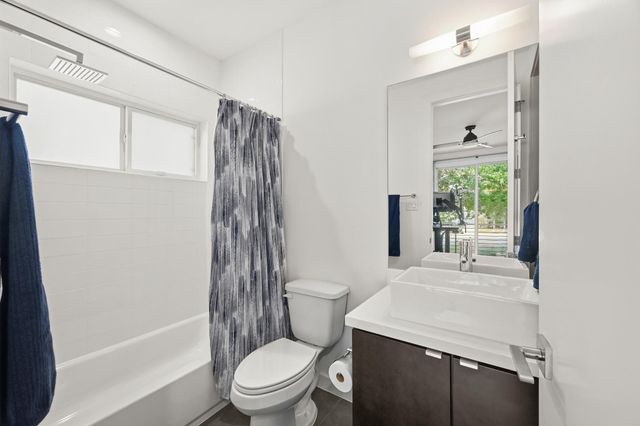 912 W 19th Street C, Houston, TX 77008