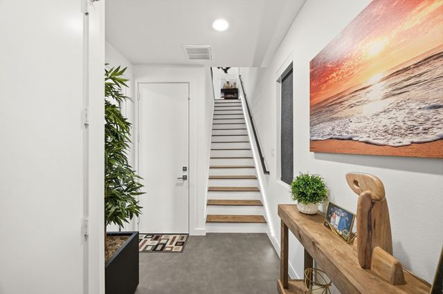 912 W 19th Street C, Houston, TX 77008