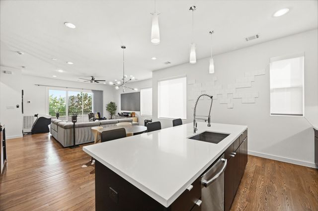 912 W 19th Street C, Houston, TX 77008