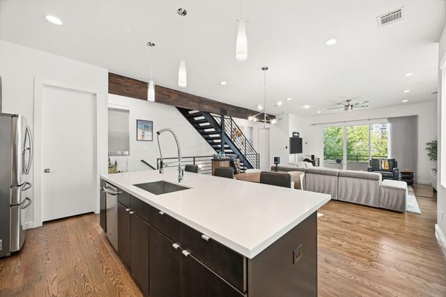 912 W 19th Street C, Houston, TX 77008