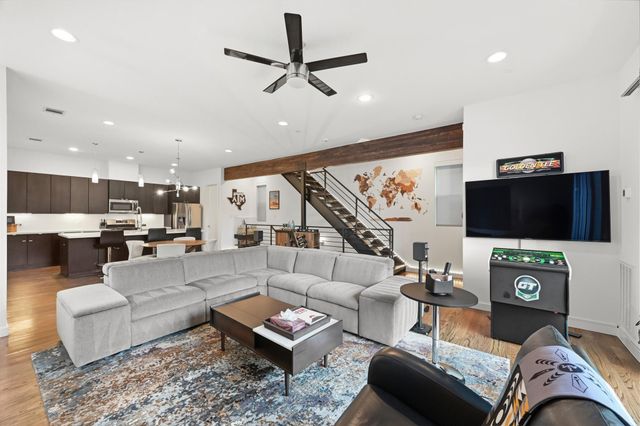 912 W 19th Street C, Houston, TX 77008