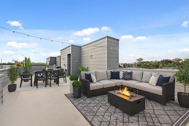 912 W 19th Street C, Houston, TX 77008