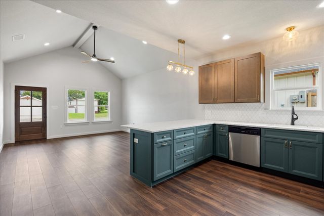 2603 Creekview Drive, Granbury, TX 76048