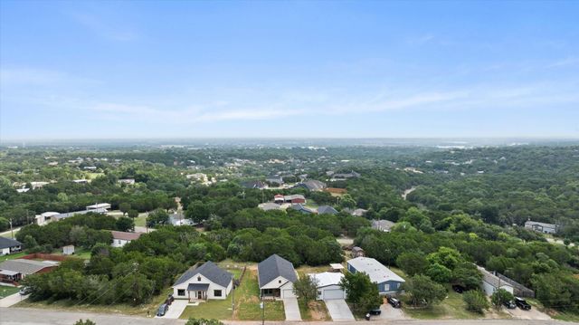 2603 Creekview Drive, Granbury, TX 76048