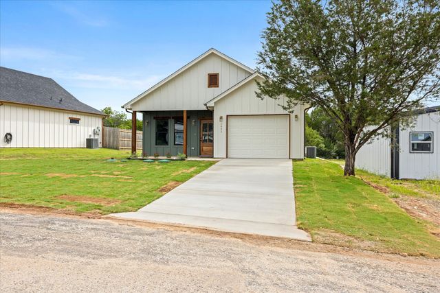 2603 Creekview Drive, Granbury, TX 76048