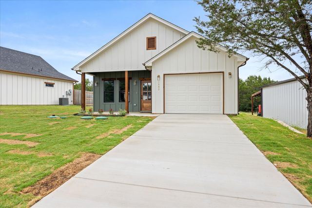 2603 Creekview Drive, Granbury, TX 76048