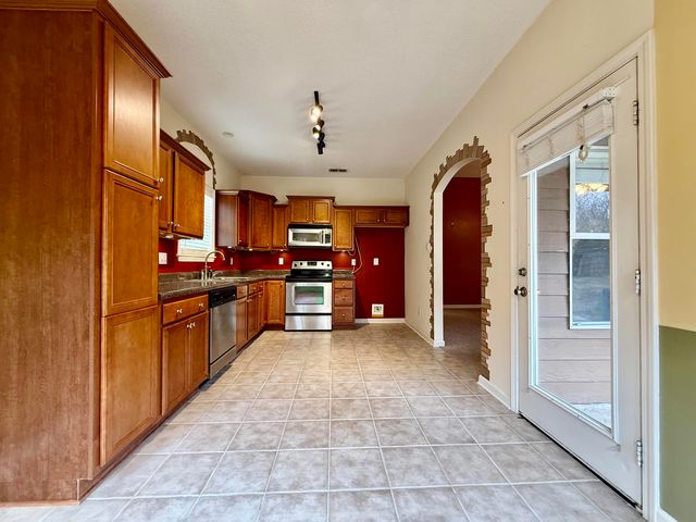 235 SUSANNE DR, Oakland, TN 38060