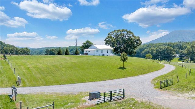 4148 Little Catawba Creek RD, Troutville, VA 24175