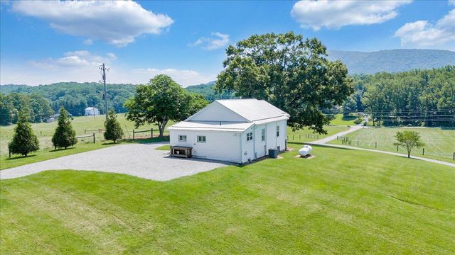 4148 Little Catawba Creek RD, Troutville, VA 24175