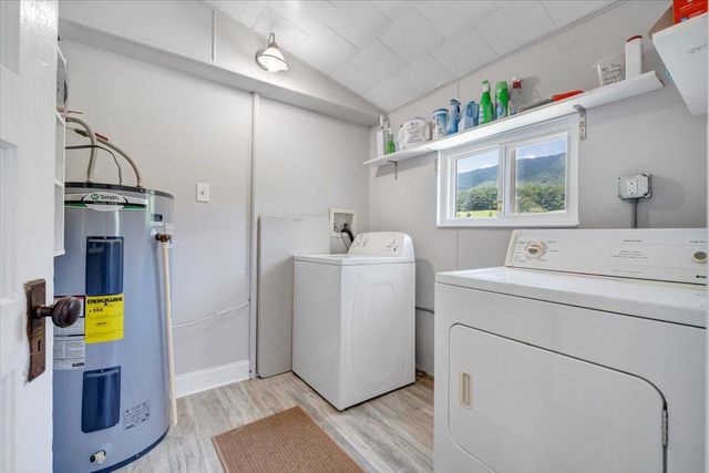 4148 Little Catawba Creek RD, Troutville, VA 24175