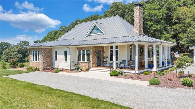 4148 Little Catawba Creek RD, Troutville, VA 24175