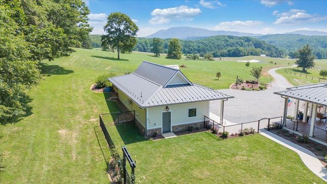 4148 Little Catawba Creek RD, Troutville, VA 24175