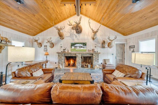 4148 Little Catawba Creek RD, Troutville, VA 24175