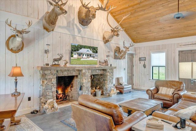 4148 Little Catawba Creek RD, Troutville, VA 24175