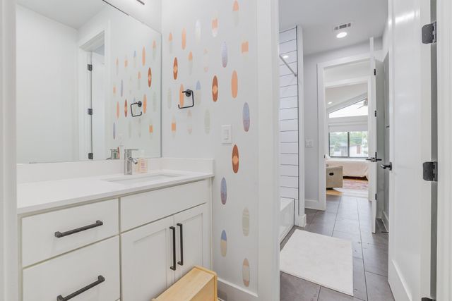 5520 Woodrow Ave 2, Austin, TX 78756