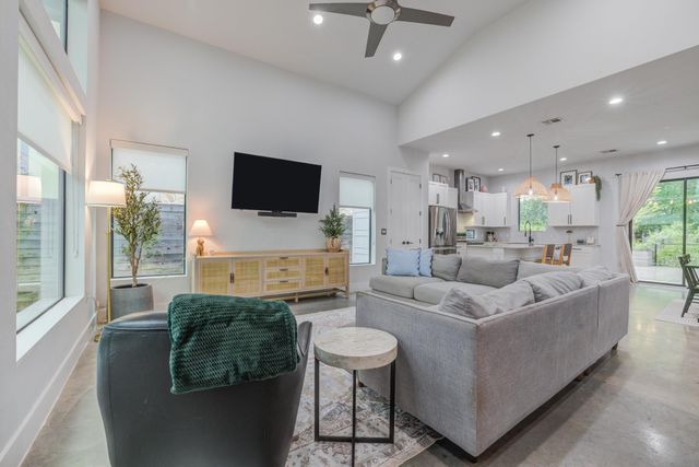 5520 Woodrow Ave 2, Austin, TX 78756