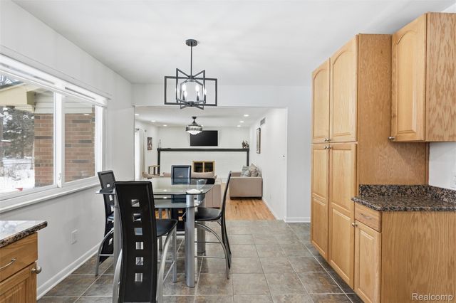 39563 Cadborough Drive, Clinton Charter Township, MI 48038