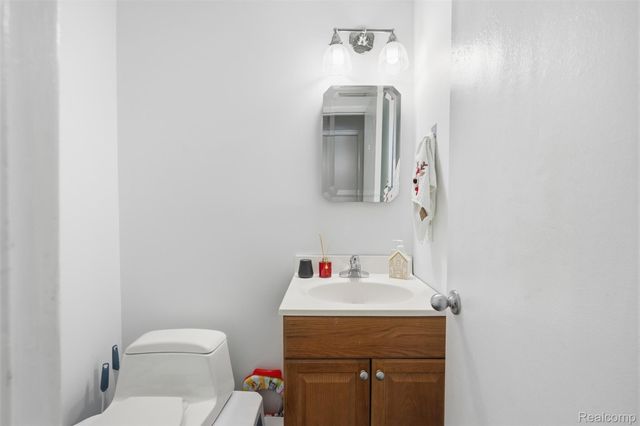 39563 Cadborough Drive, Clinton Charter Township, MI 48038