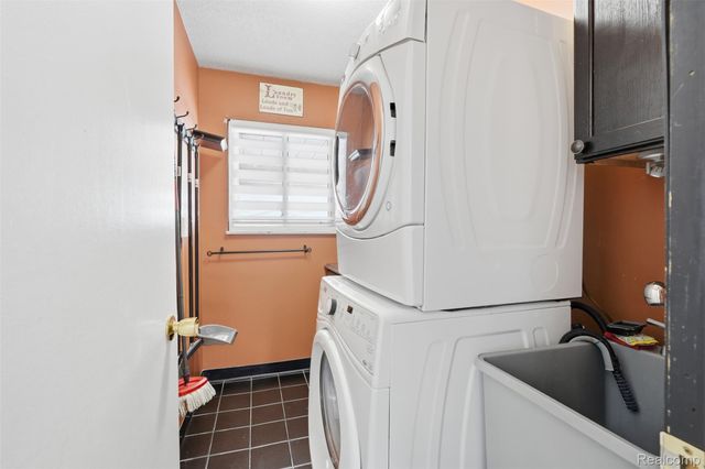 39563 Cadborough Drive, Clinton Charter Township, MI 48038