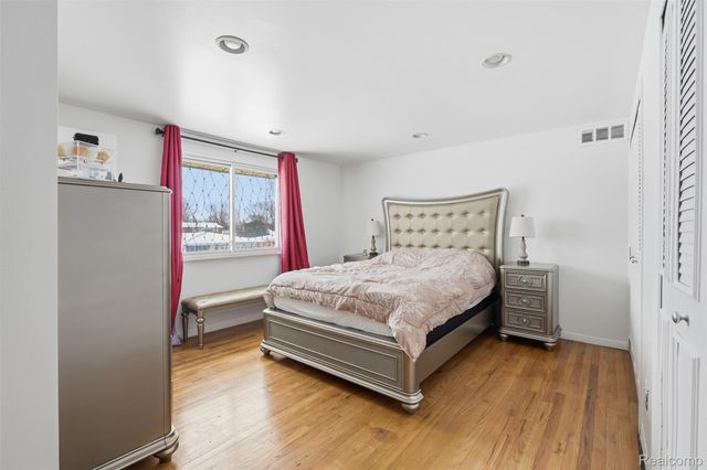 39563 Cadborough Drive, Clinton Charter Township, MI 48038