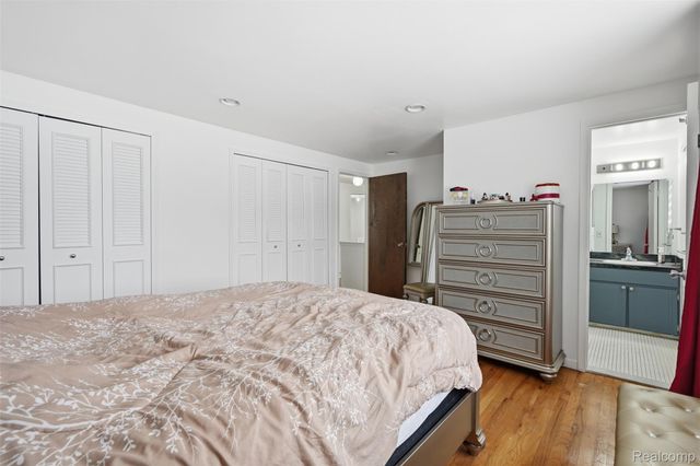 39563 Cadborough Drive, Clinton Charter Township, MI 48038