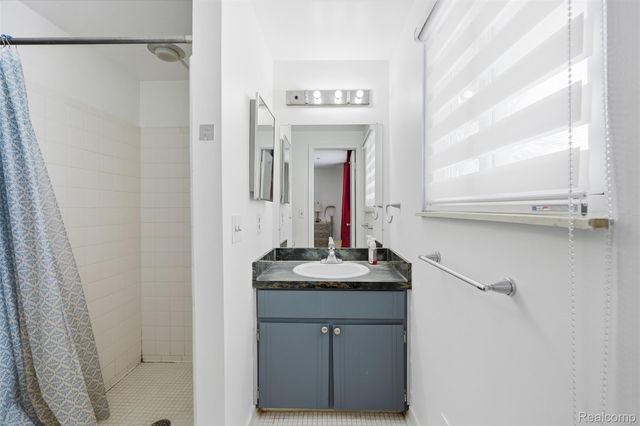 39563 Cadborough Drive, Clinton Charter Township, MI 48038