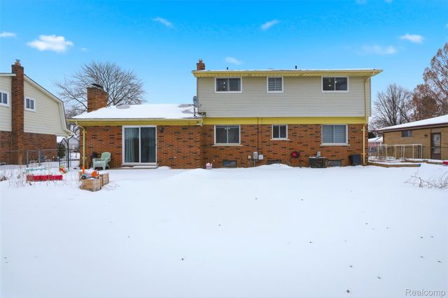 39563 Cadborough Drive, Clinton Charter Township, MI 48038