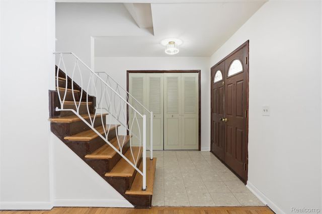 39563 Cadborough Drive, Clinton Charter Township, MI 48038