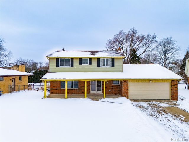 39563 Cadborough Drive, Clinton Charter Township, MI 48038