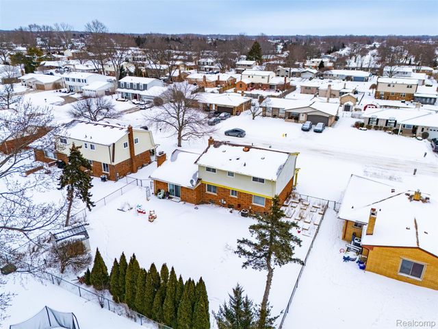 39563 Cadborough Drive, Clinton Charter Township, MI 48038