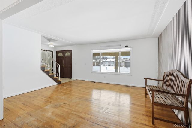 39563 Cadborough Drive, Clinton Charter Township, MI 48038