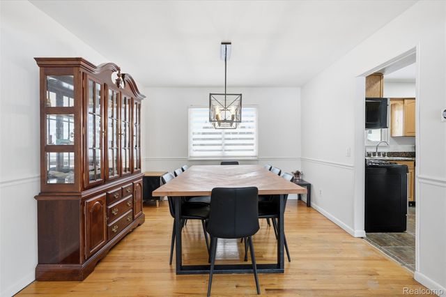 39563 Cadborough Drive, Clinton Charter Township, MI 48038