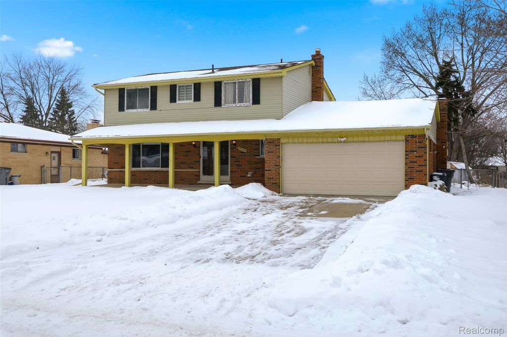 39563 Cadborough Drive, Clinton Charter Township, MI 48038