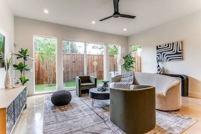 911 Muncie Avenue, Dallas, TX 75212