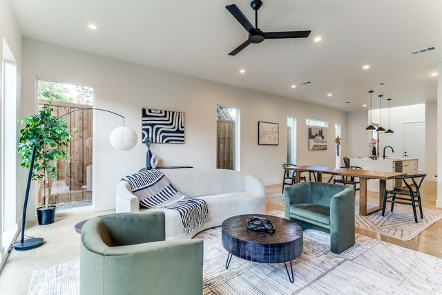 911 Muncie Avenue, Dallas, TX 75212