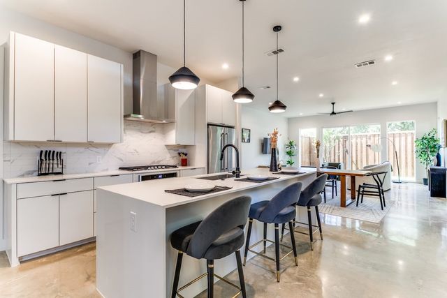 911 Muncie Avenue, Dallas, TX 75212