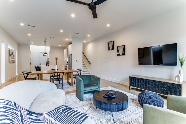911 Muncie Avenue, Dallas, TX 75212