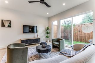 911 Muncie Avenue, Dallas, TX 75212