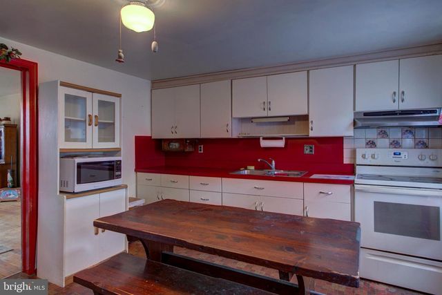 193 COCHRAN ST, Cochranville, PA 19330