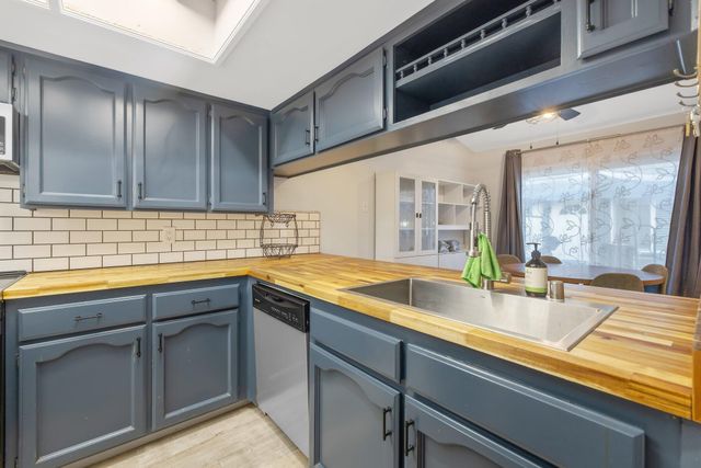 1047 S Pinkham Street, Visalia, CA 93292