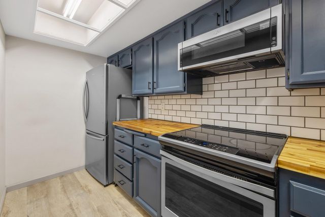 1047 S Pinkham Street, Visalia, CA 93292