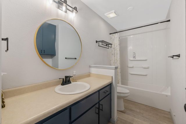 1047 S Pinkham Street, Visalia, CA 93292