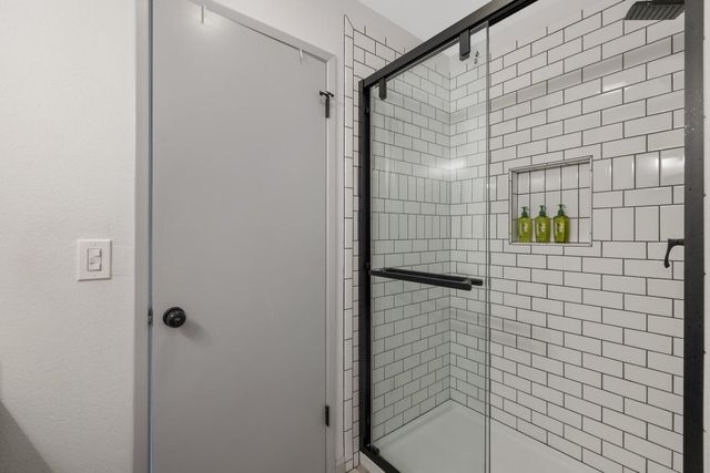 1047 S Pinkham Street, Visalia, CA 93292