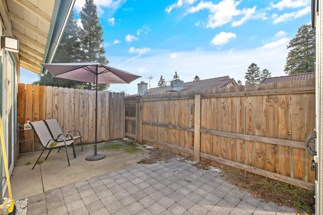 1047 S Pinkham Street, Visalia, CA 93292