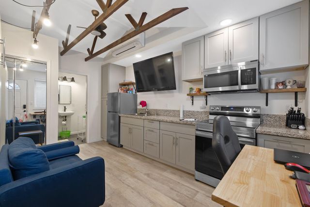 1047 S Pinkham Street, Visalia, CA 93292