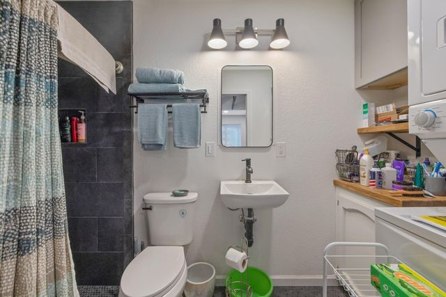 1047 S Pinkham Street, Visalia, CA 93292