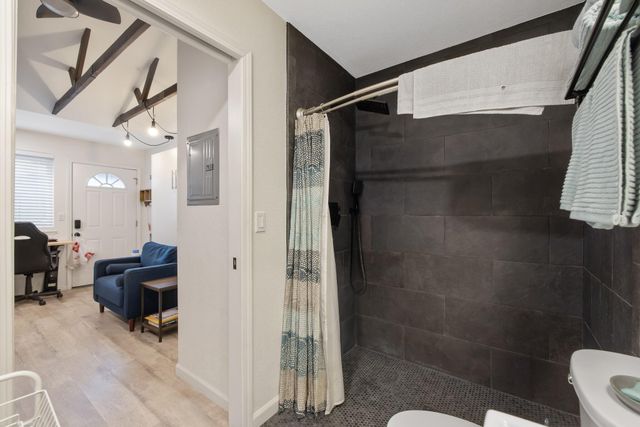 1047 S Pinkham Street, Visalia, CA 93292