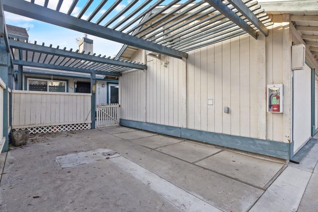 1047 S Pinkham Street, Visalia, CA 93292
