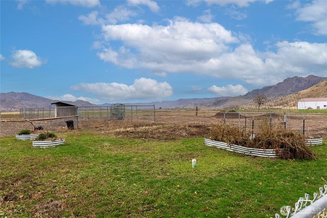 44 Nickles Road, Okanogan, WA 98840